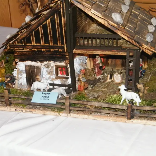 2012 Krippenausstellung mit Krippen von Jugegndlichen (2)